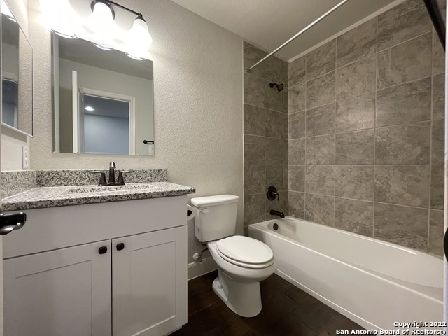 Listing photo id 9 for 6423 Melanzane Ave  102