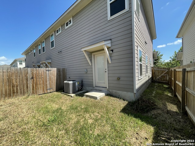 Listing photo id 11 for 6423 Melanzane Ave  102