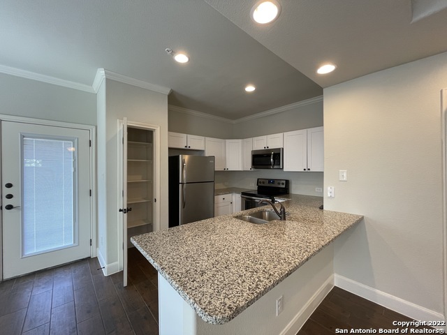 Listing photo id 2 for 6423 Melanzane Ave  102