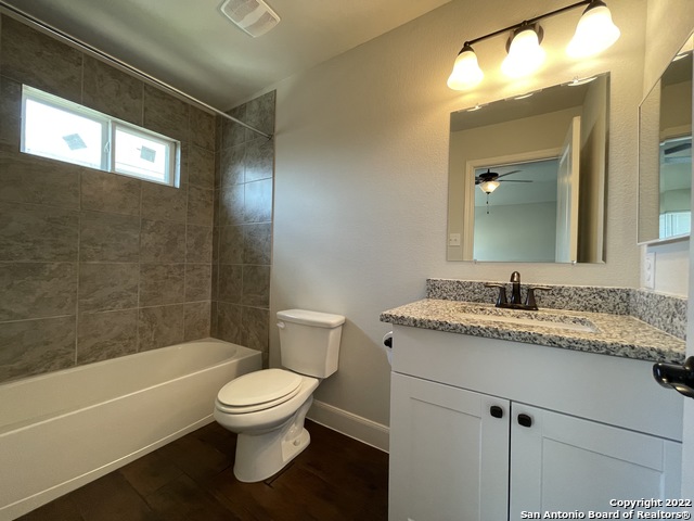 Listing photo id 5 for 6423 Melanzane Ave  102