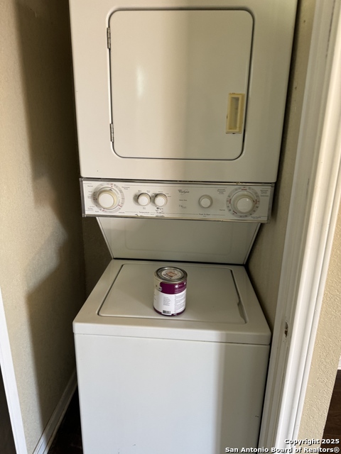 Listing photo id 3 for 401 Dora