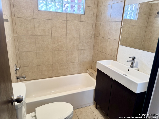 Listing photo id 5 for 401 Dora
