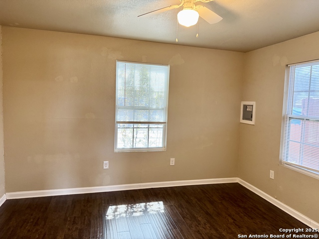 Listing photo id 6 for 401 Dora