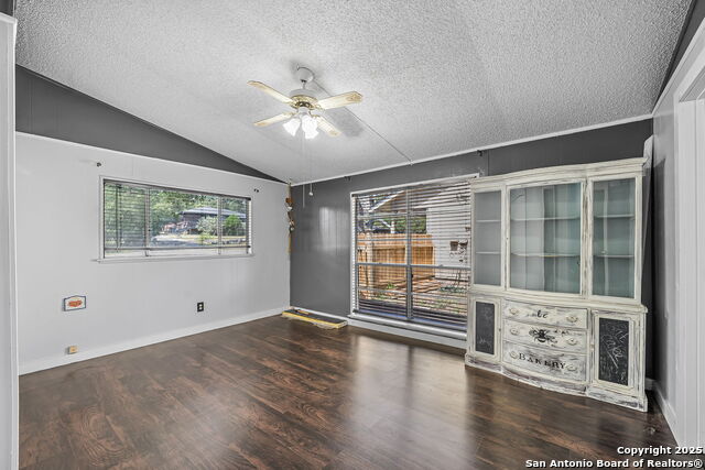 Image 28 of 46 For 3161 Tanglewood Trl