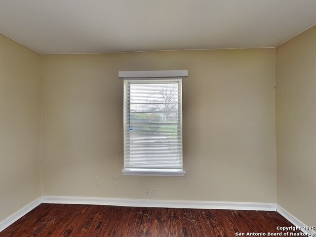 Listing photo id 10 for 507 Sutton