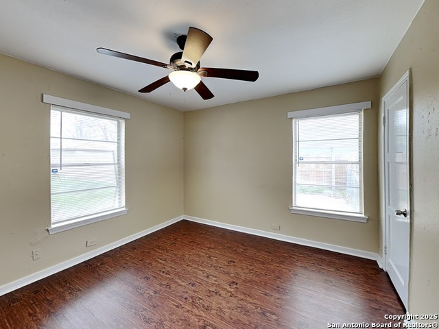 Listing photo id 11 for 507 Sutton