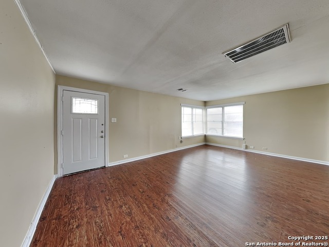 Listing photo id 0 for 507 Sutton