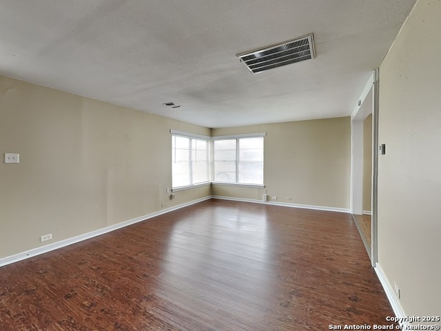 Listing photo id 1 for 507 Sutton