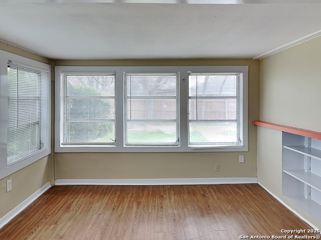 Listing photo id 5 for 507 Sutton