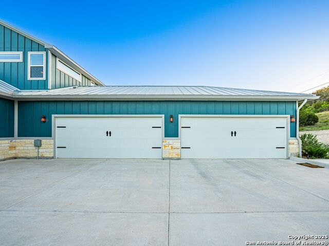 Image 20 of 74 For 554 Seven Falls Dr