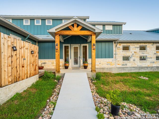 Image 21 of 74 For 554 Seven Falls Dr