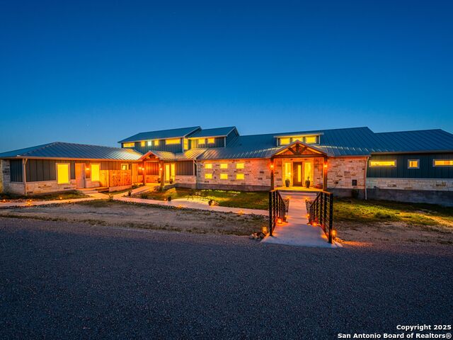 Image 24 of 74 For 554 Seven Falls Dr