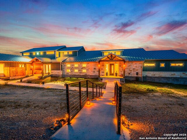 Image 25 of 74 For 554 Seven Falls Dr