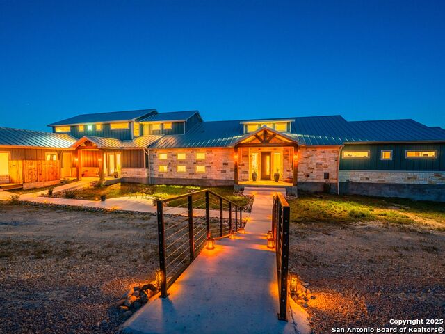 Image 26 of 74 For 554 Seven Falls Dr