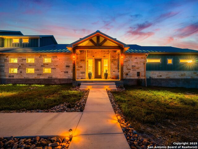 Image 27 of 74 For 554 Seven Falls Dr