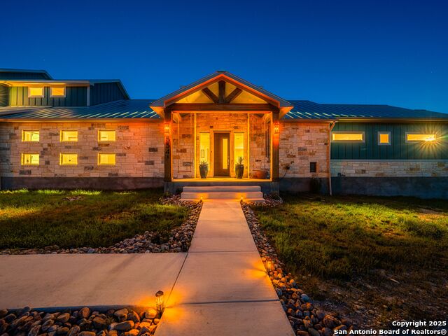 Image 28 of 74 For 554 Seven Falls Dr