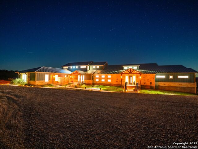 Image 29 of 74 For 554 Seven Falls Dr