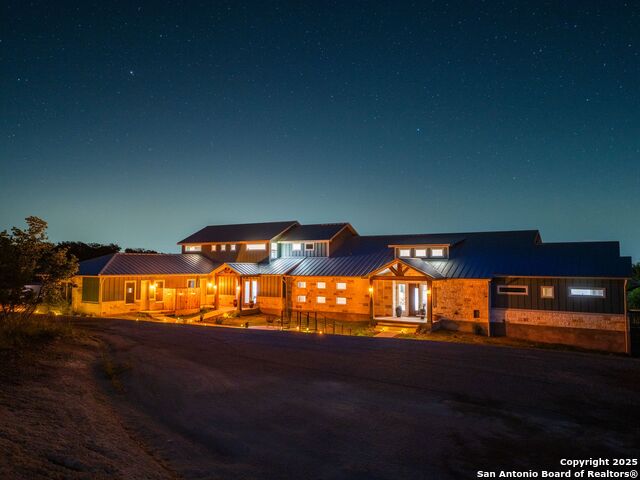 Image 31 of 74 For 554 Seven Falls Dr