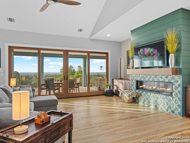 Image 4 of 74 For 554 Seven Falls Dr