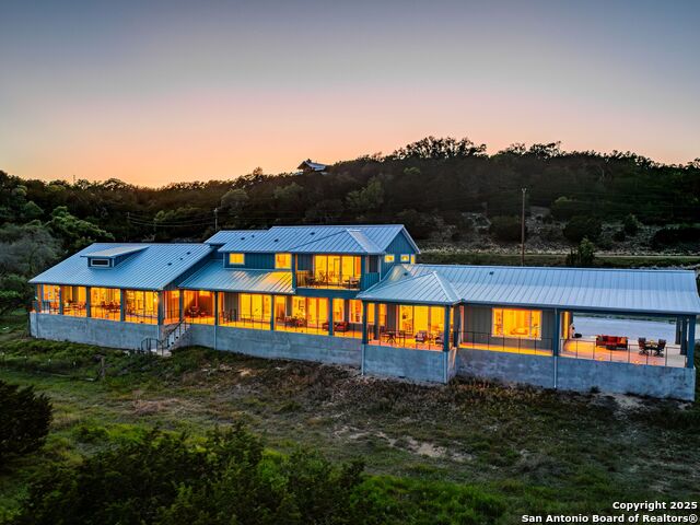 Image 6 of 74 For 554 Seven Falls Dr