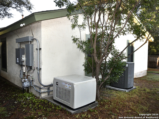 Image 11 of 37 For 15623 Boulder Creek St