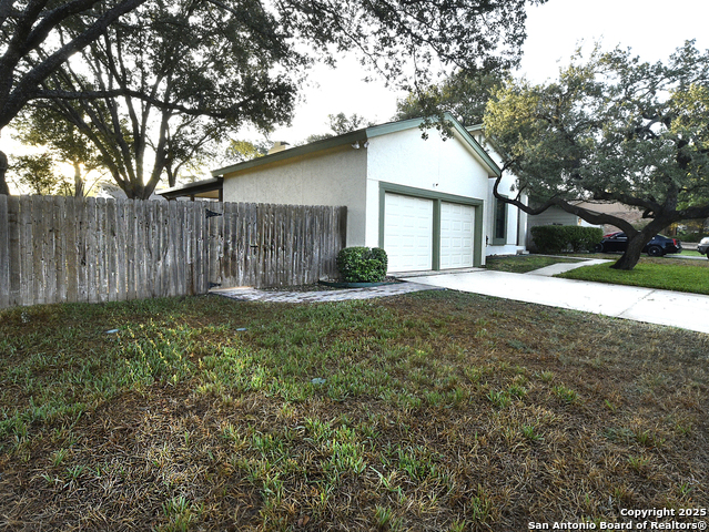 Image 4 of 37 For 15623 Boulder Creek St