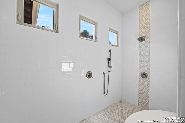 Image 42 of 93 For 1043 Twin River