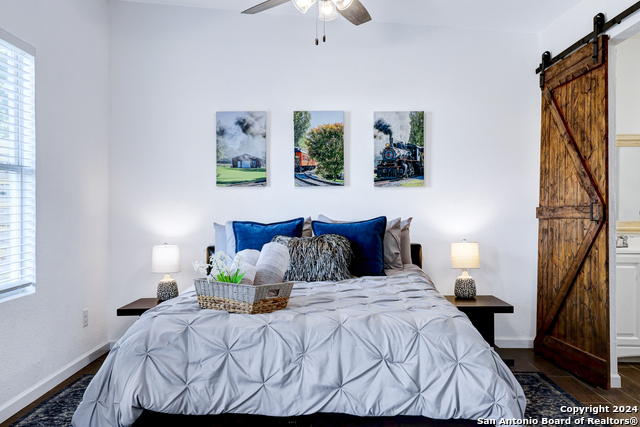 Image 4 of 7 For 1814 Interstate 35 N Casita