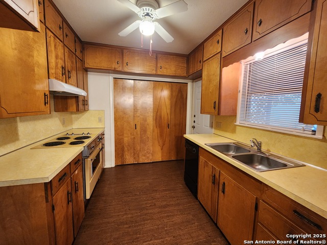 Image 4 of 20 For 1274 Hillcrest Dr