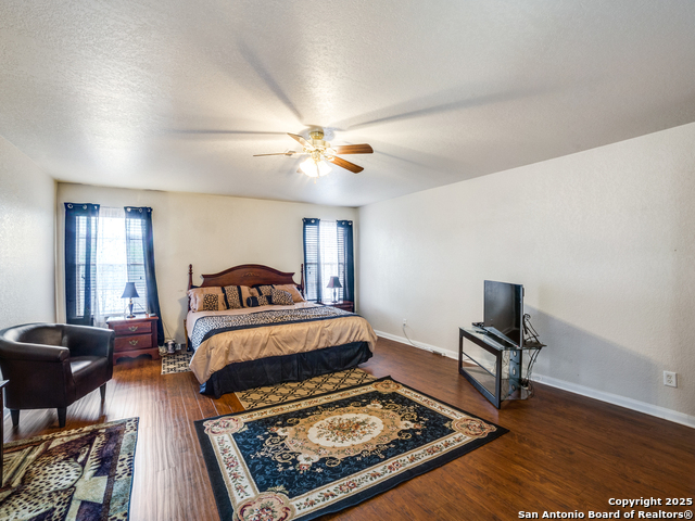 Listing photo id 14 for 212 Springtree Trail