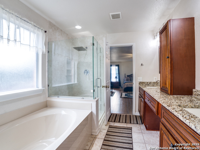 Listing photo id 15 for 212 Springtree Trail