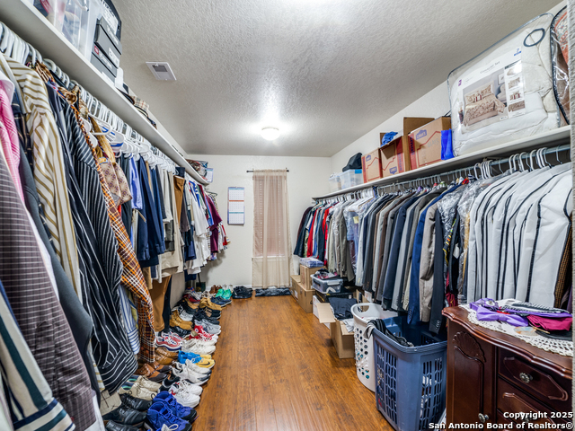 Listing photo id 16 for 212 Springtree Trail