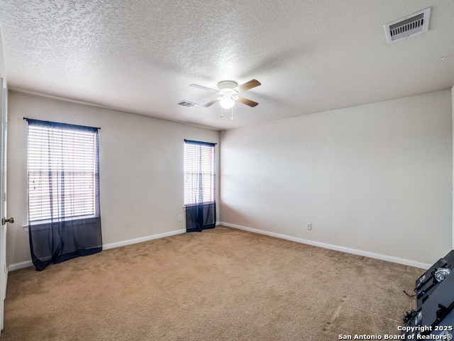 Listing photo id 19 for 212 Springtree Trail