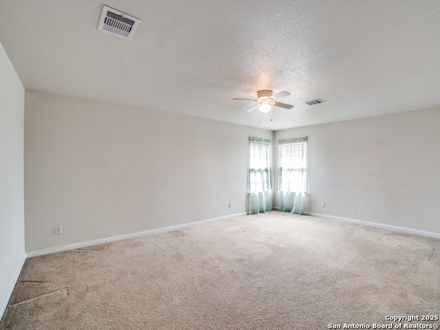 Listing photo id 22 for 212 Springtree Trail
