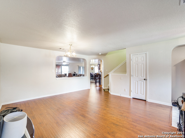 Listing photo id 2 for 212 Springtree Trail