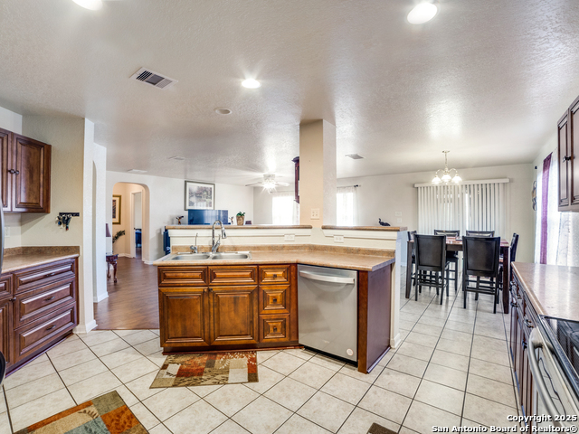 Listing photo id 3 for 212 Springtree Trail