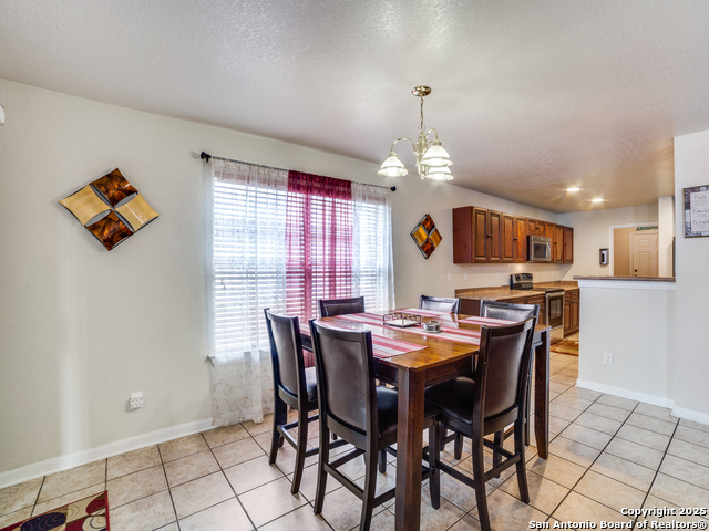 Listing photo id 7 for 212 Springtree Trail