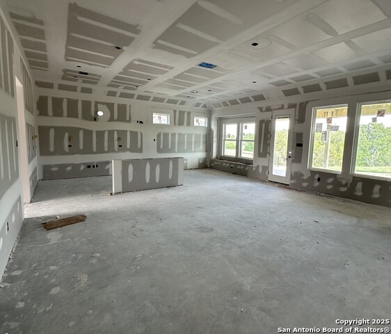 Listing photo id 8 for 301 Sawtooth Oak