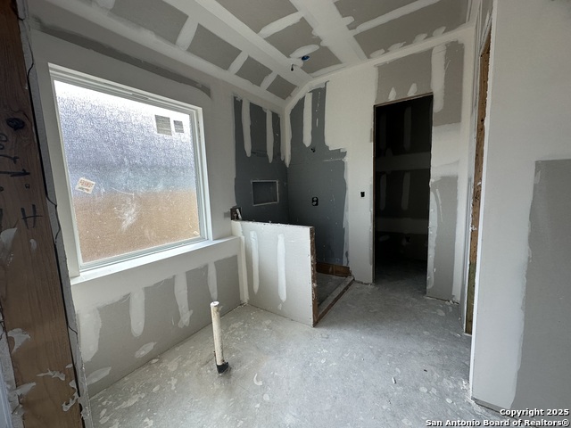 Listing photo id 1 for 301 Sawtooth Oak