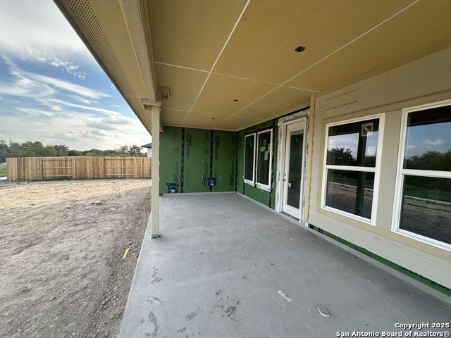 Listing photo id 2 for 301 Sawtooth Oak