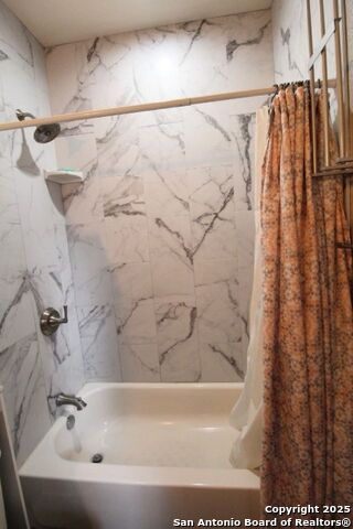 Listing photo id 10 for 151 Jones Beach Dr  2