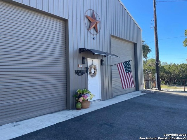 Listing photo id 0 for 151 Jones Beach Dr  2