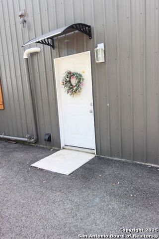 Listing photo id 1 for 151 Jones Beach Dr  2