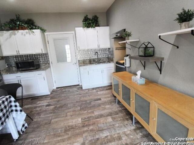 Listing photo id 2 for 151 Jones Beach Dr  2