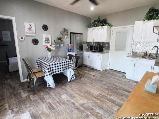 Listing photo id 4 for 151 Jones Beach Dr  2