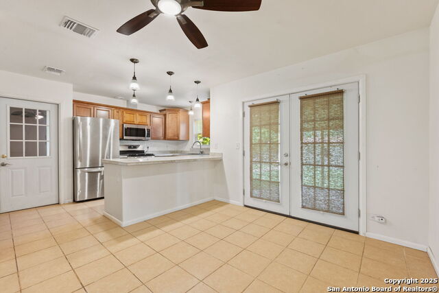 Listing photo id 9 for 6035 Sundance Lane