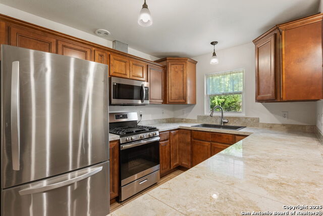 Listing photo id 10 for 6035 Sundance Lane