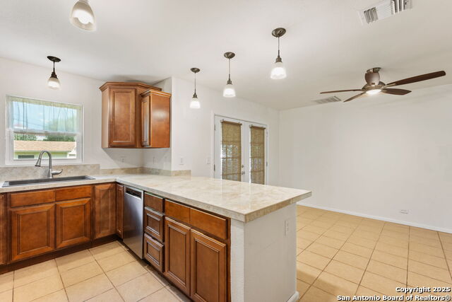 Listing photo id 11 for 6035 Sundance Lane