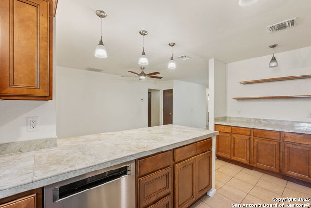 Listing photo id 12 for 6035 Sundance Lane