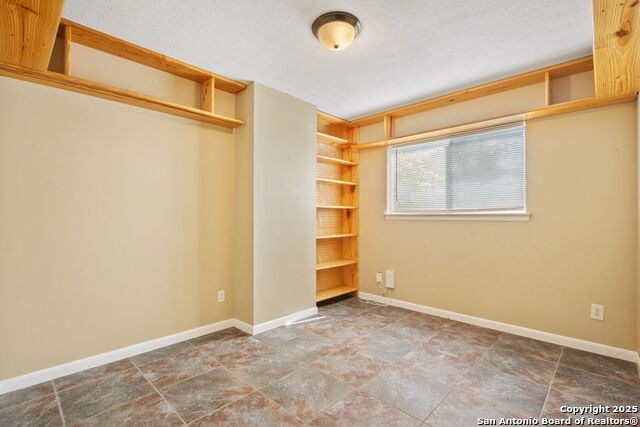 Listing photo id 19 for 6035 Sundance Lane